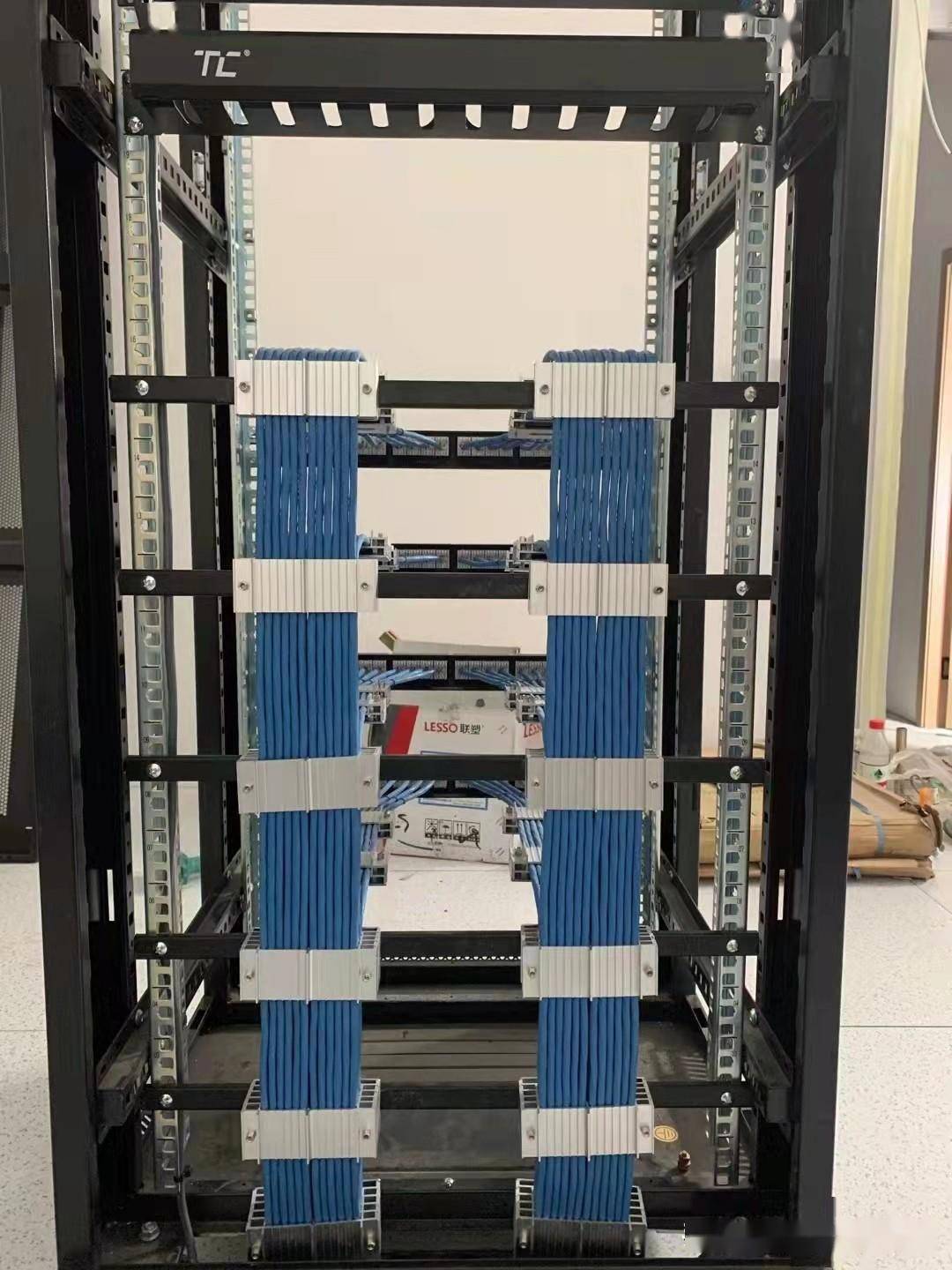 弱電工程網絡機柜理線方法與施工全流程詳解